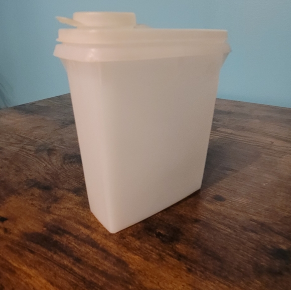 Tupperware Kitchen Tupperware Cereal Keeper Poshmark